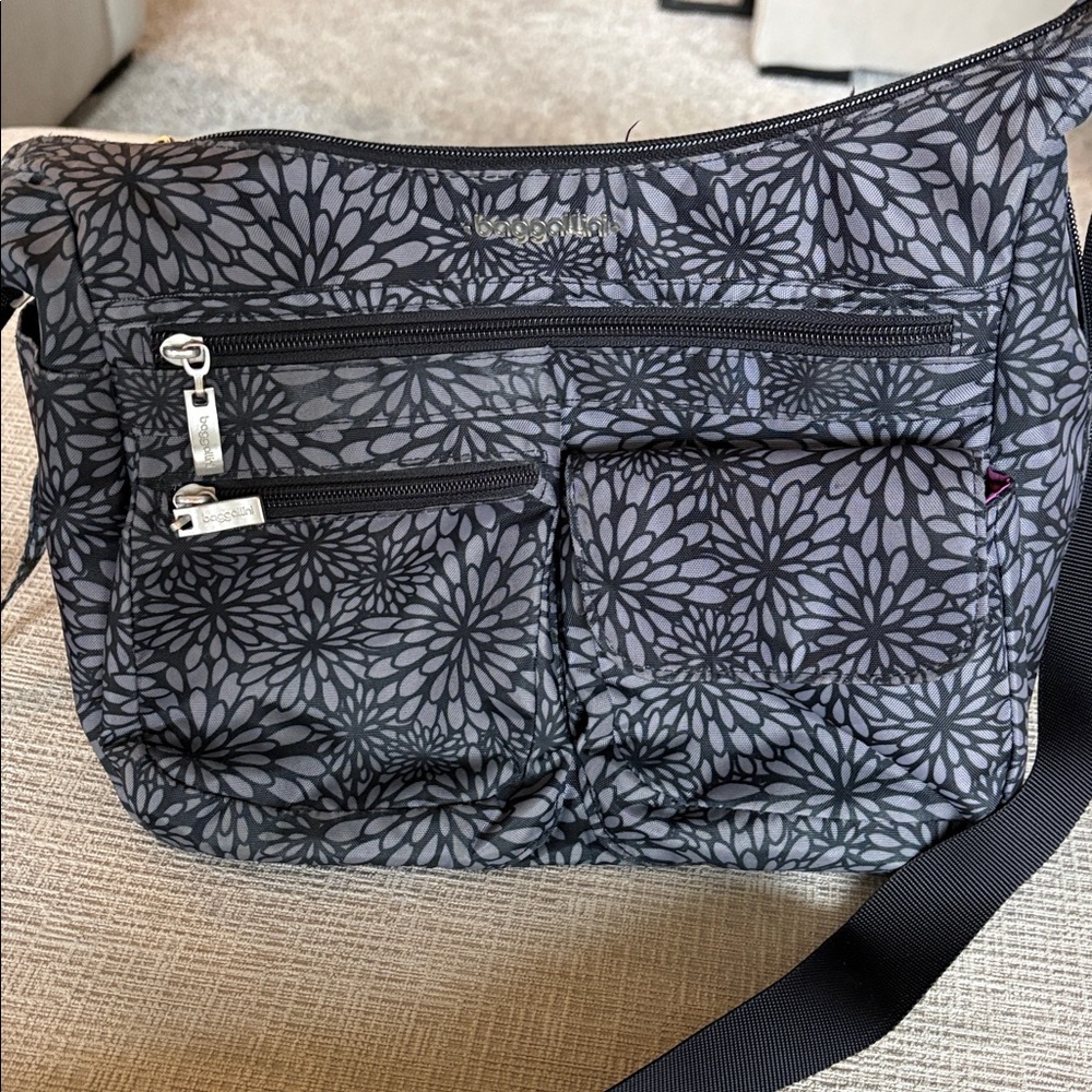 Vera Bradley travel bag - Picture 3 of 8